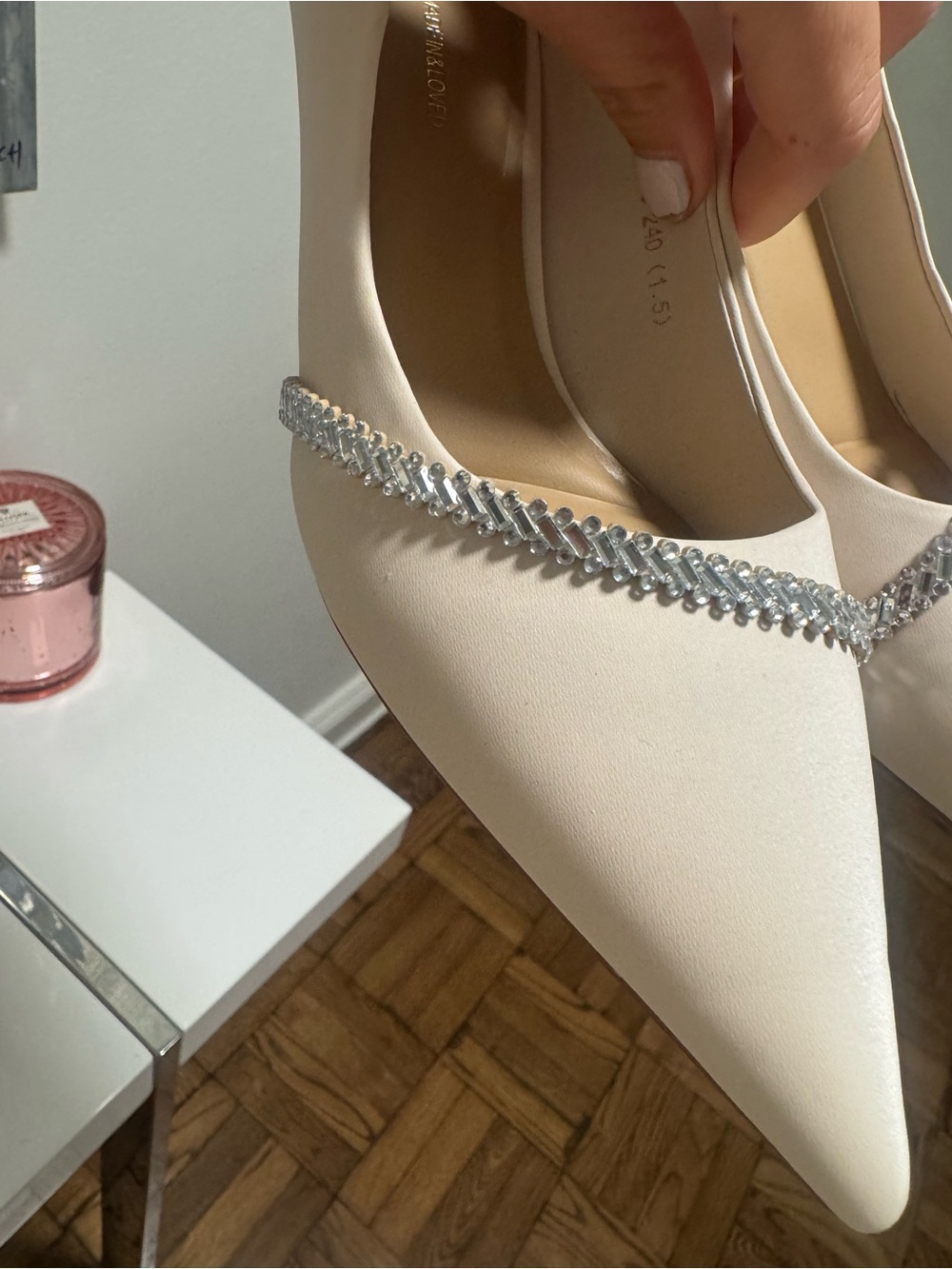 Stylish Pointed Heels - Picture 4 of 4